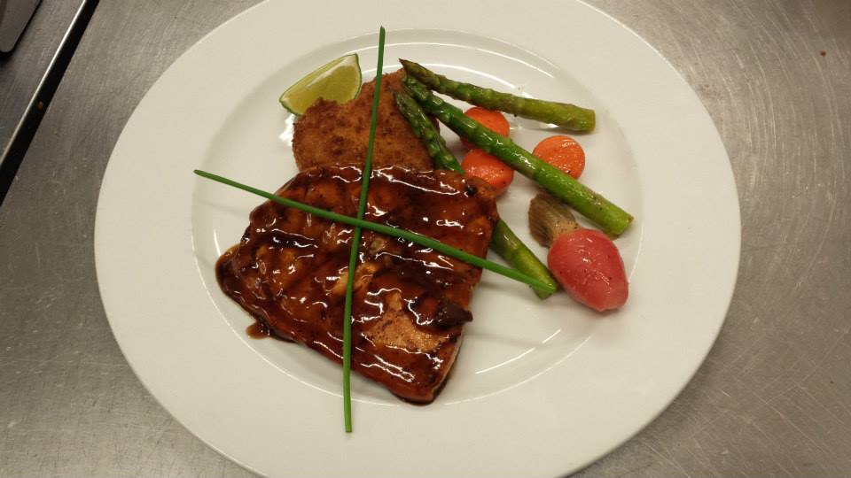 Crossroads Restaurant and Bar | 751 Christina St N, Point Edward, ON N7V 1X5, Canada | Phone: (519) 344-1157
