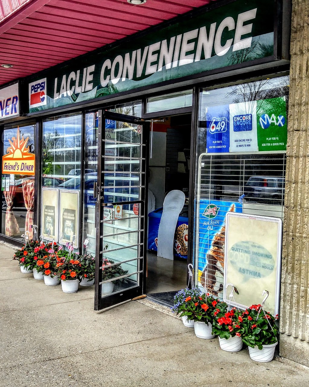 Laclie Convenience | 400 Laclie St, Orillia, ON L3V 4P5, Canada | Phone: (705) 325-4877
