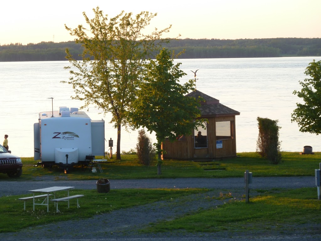 Camping Cap à la Roche | 1820 Marie Victorin, Deschaillons-sur-Saint-Laurent, QC G0S 1G0, Canada | Phone: (819) 292-1212