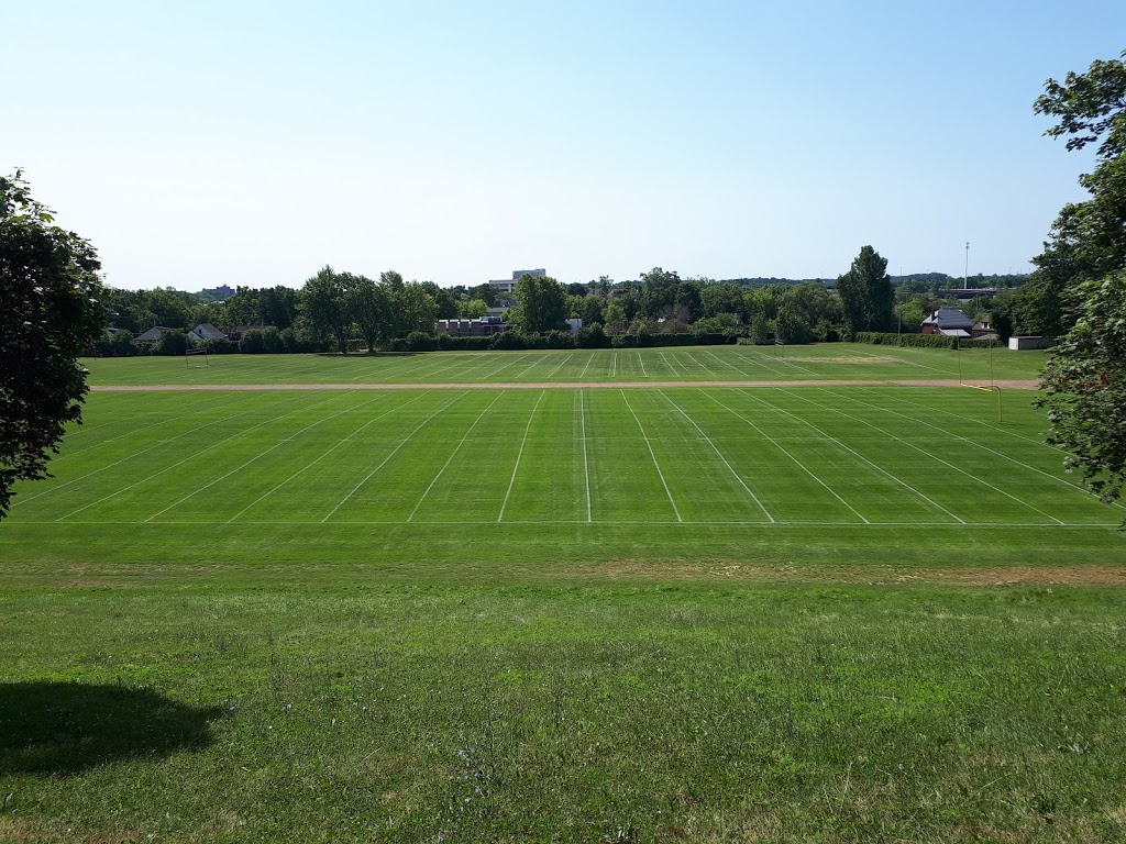 Cameron Heights Collegiate Institute | 301 Charles St E, Kitchener, ON N2G 2P8, Canada | Phone: (519) 578-8330
