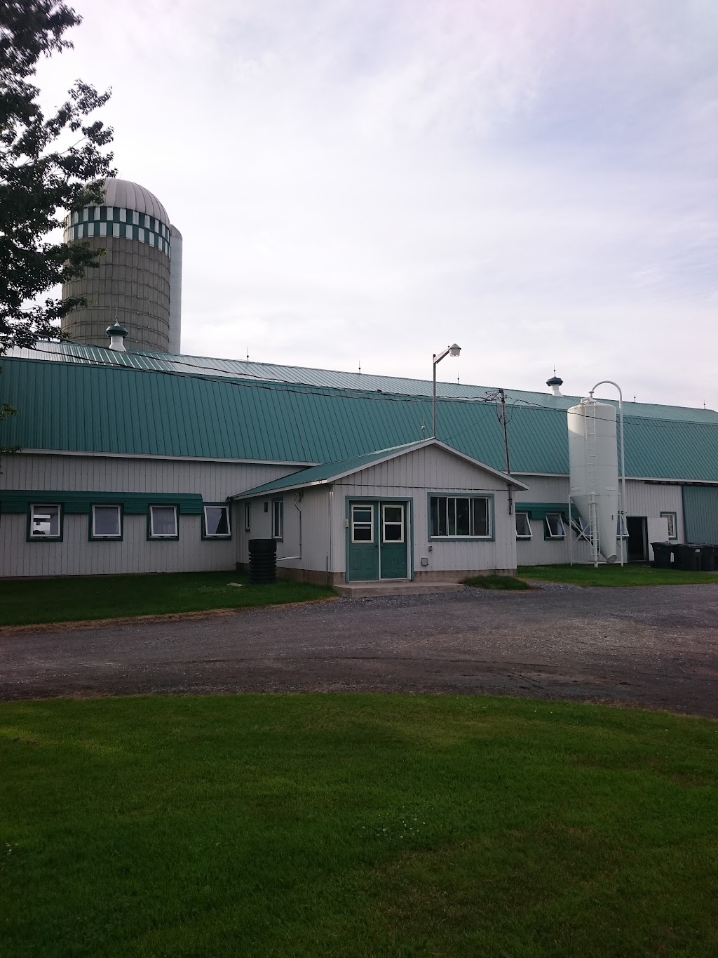 Ferme Jean-Louis Et Normand Nichols Inc. | 155 Rang des Grands Étangs, La Présentation, QC J0H 1B0, Canada | Phone: (450) 223-4018