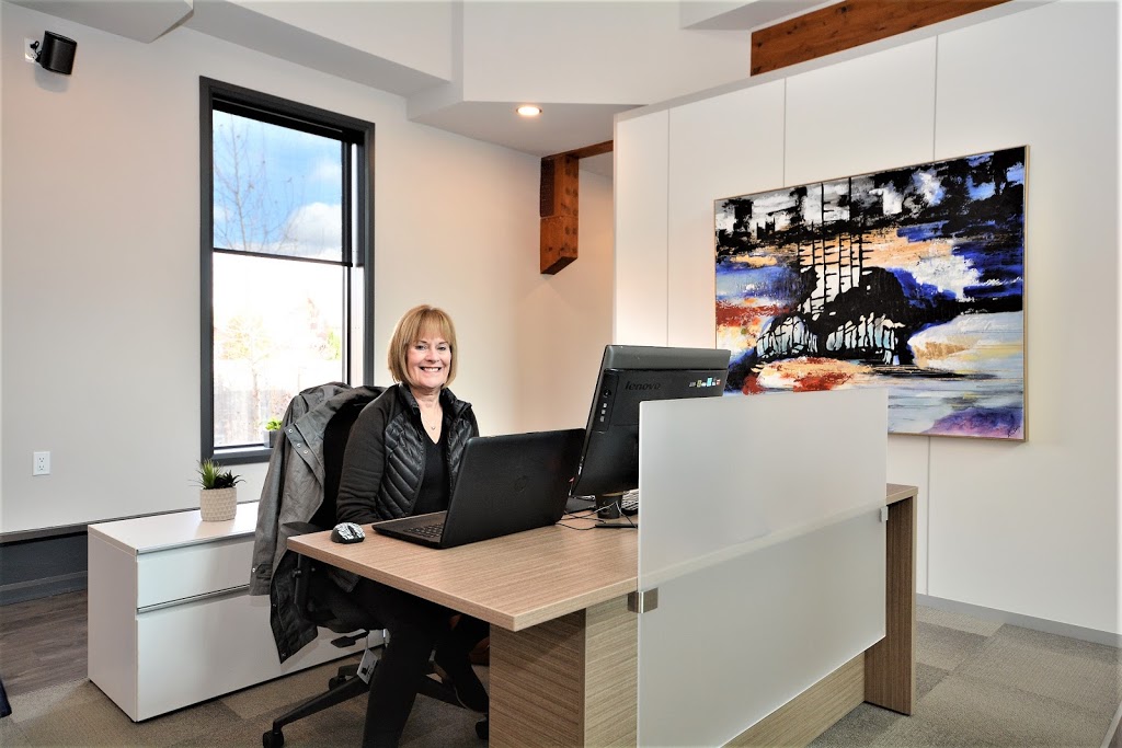 Century 21 B.J. Roth Realty Ltd., Brokerage | 450 West Street N, Orillia, ON L3V 5E8, Canada | Phone: (705) 325-1366