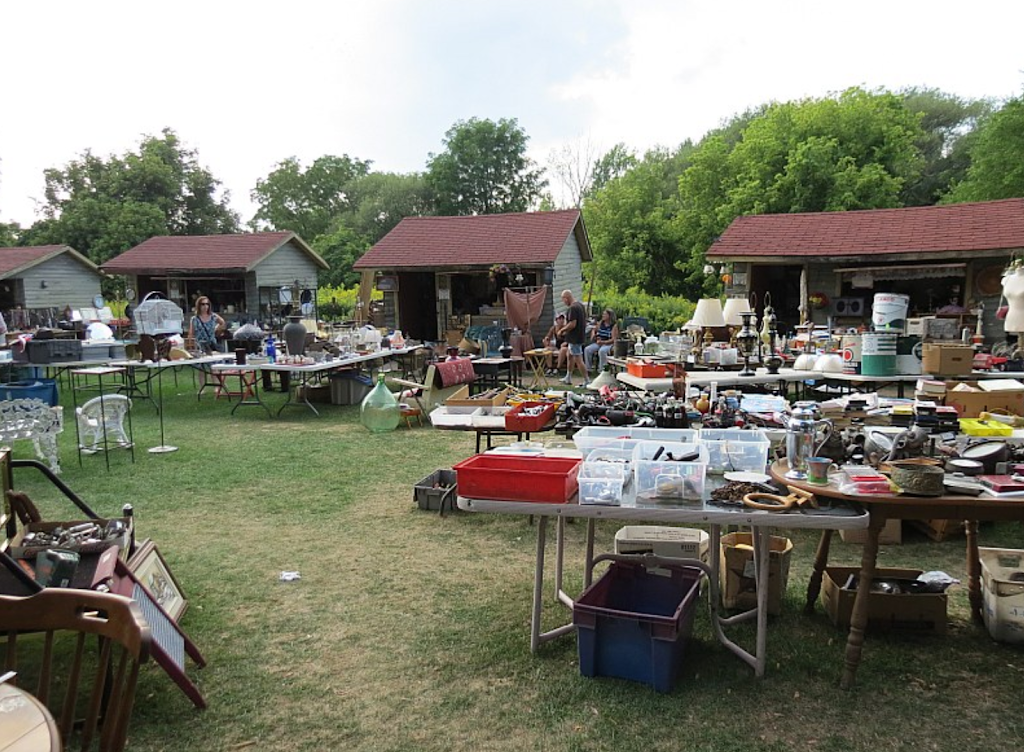 Prudhommes Antique Market | 3125 N Service Rd, Vineland Station, ON L0R 2E0, Canada | Phone: (905) 562-5187