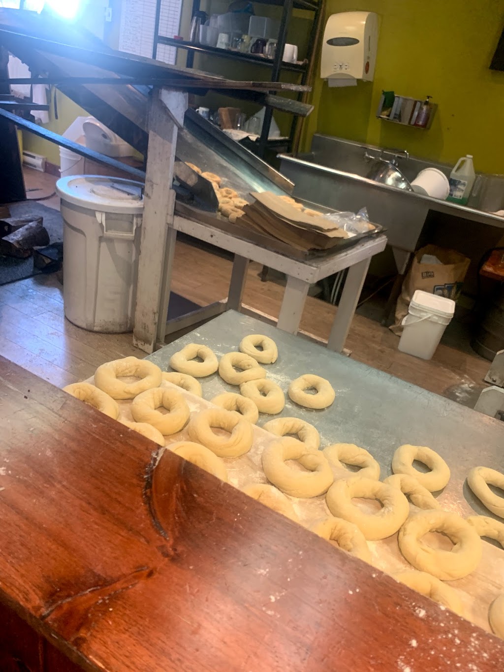 Bagels Round Top | 1 Principale Sud, Sutton, QC J0E 2K0, Canada | Phone: (450) 522-4518