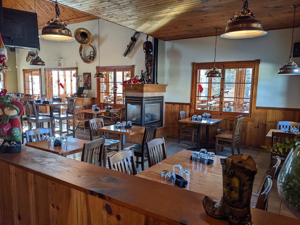 Restaurant La Bourgade | 16 Rue Caouette E, Thetford Mines, QC G6G 2B8, Canada | Phone: (418) 335-3313