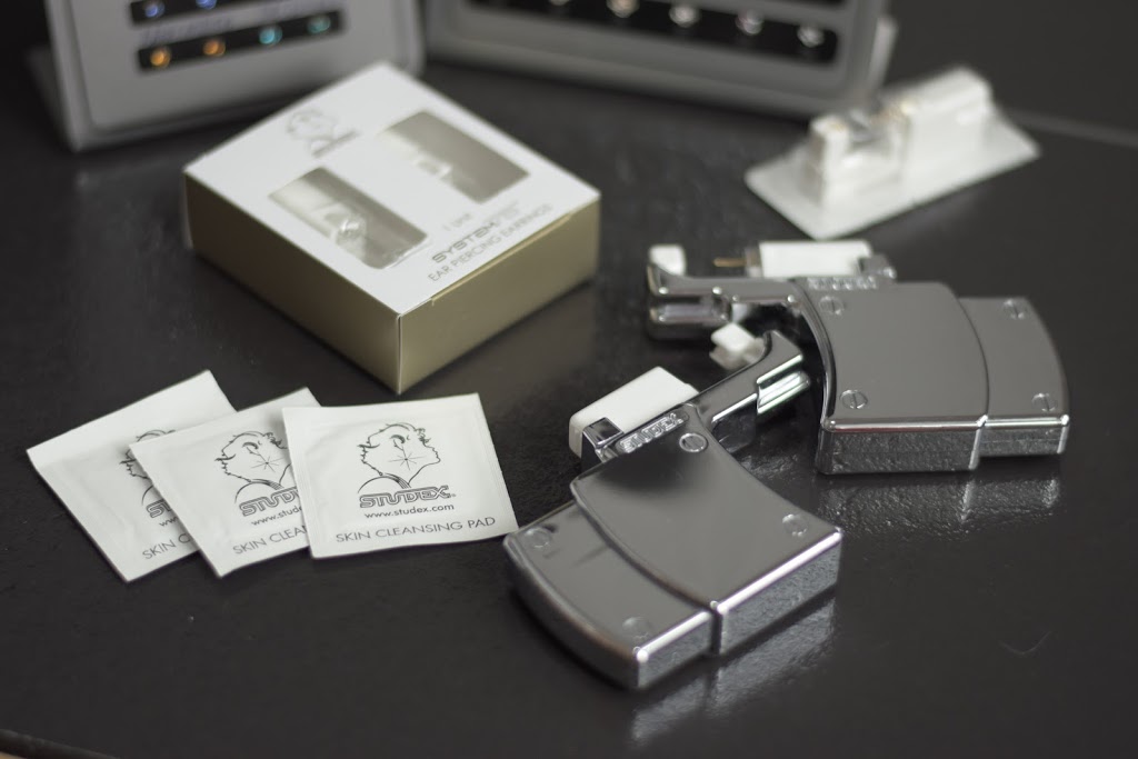Émilie Charpentier Pose dongles Maquillage | 2211 Rue du Pont, Marieville, QC J3M 1K8, Canada | Phone: (450) 888-1995