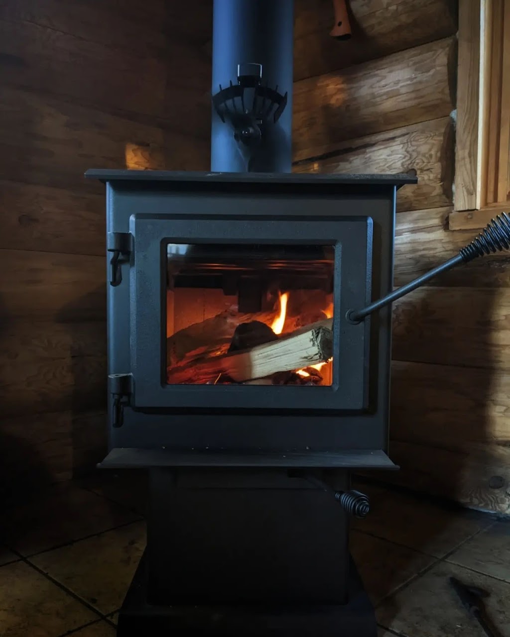 Lièvre Rouge - Refuge en forêt - Cabine - Log Cabins | 158 Chem. des 5 et 6 Rang, Lac-Saguay, QC J0W 1L0, Canada | Phone: (819) 921-0354