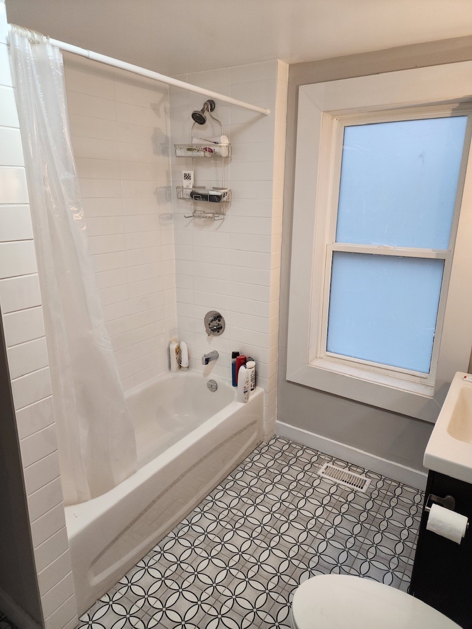 Gilmour Glass and Showers | 757 Fifes Bay Marina Ln, Peterborough, ON K9J 6X3, Canada | Phone: (705) 768-0684