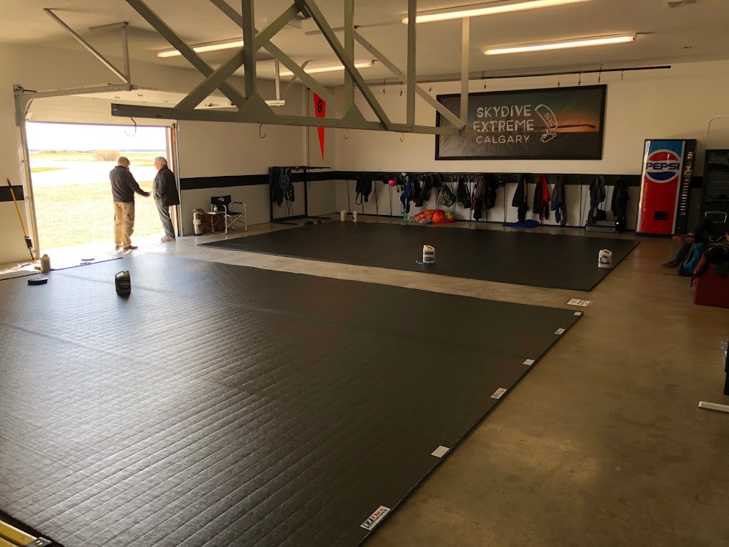 Skydive Extreme Calgary | Section 16, Township 28, Range 25, Meridian W4, Beiseker, AB T0M 0G0, Canada | Phone: (825) 994-7392