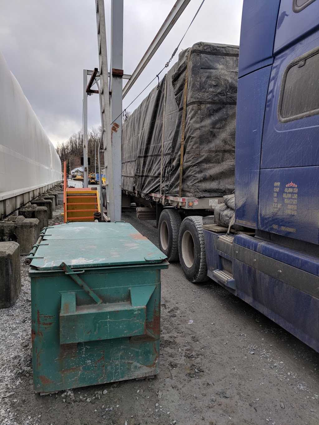Vedder Transport Warehousing (1979) Ltd | 380 Riverside Road, Abbotsford, BC V2S 7M4, Canada | Phone: (604) 852-5657