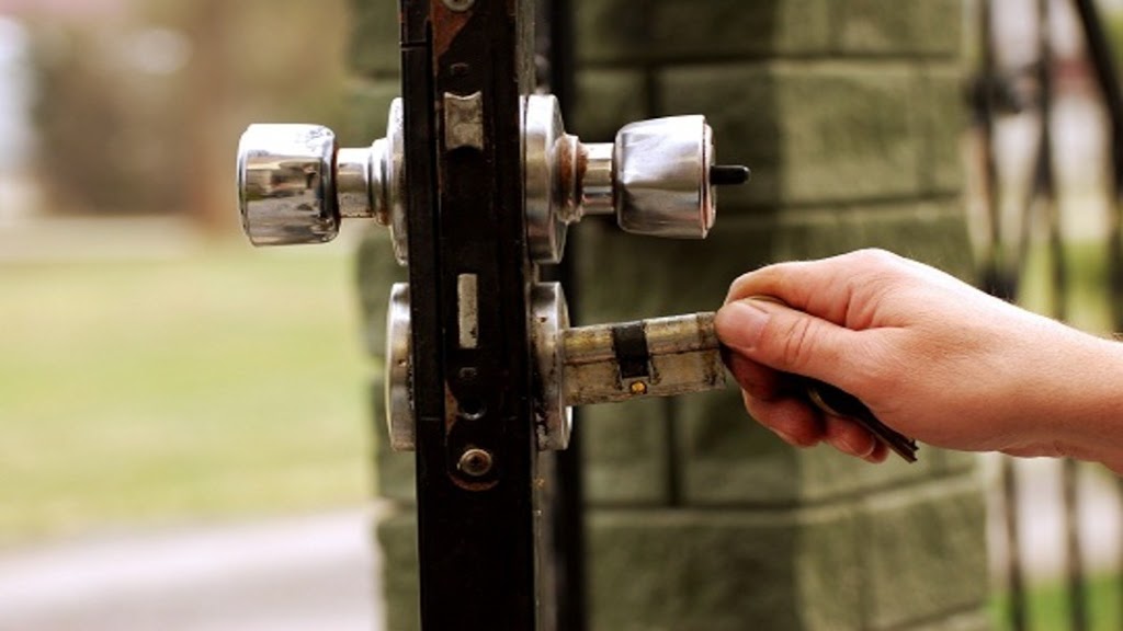 Gordon Locksmith Of Burlington | 5006-5016 Derry Rd, Burlington, ON L7M 0R6, Canada | Phone: (365) 300-3237