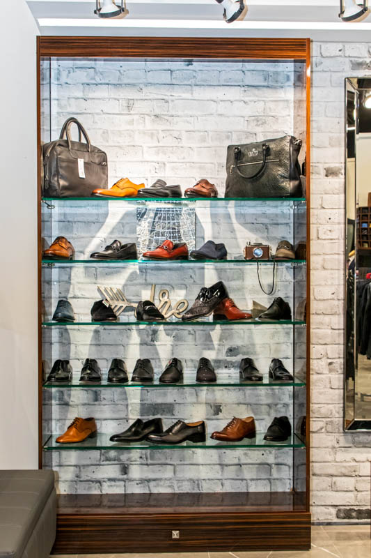 iSarti Italian Menswear | 8001 Jane St Unit 2, Concord, ON L4K 2M7, Canada | Phone: (905) 669-4007