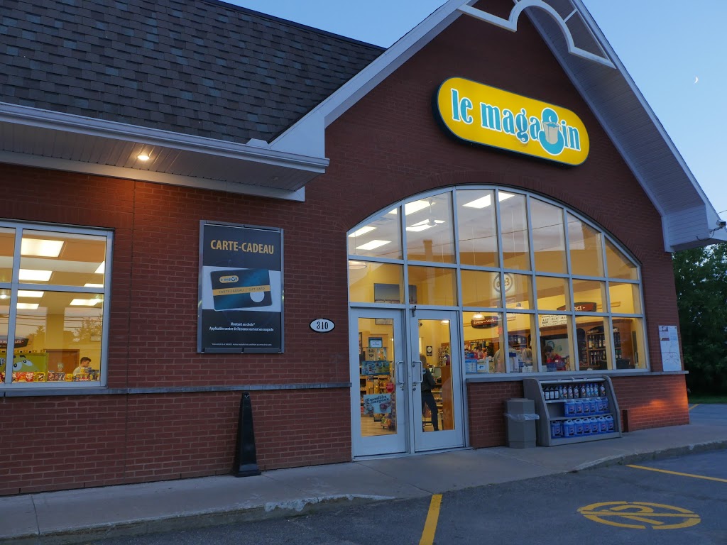 Esso Le magasin | 310 Boulevard Lanaudière, Sainte-Anne-de-la-Pérade, QC G0X 2J0, Canada | Phone: (418) 325-2188