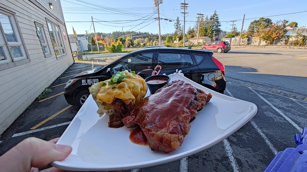 Luckys Barbecue House | 5645 Wharf Ave, Sechelt, BC V0N 3A0, Canada | Phone: (604) 885-8846
