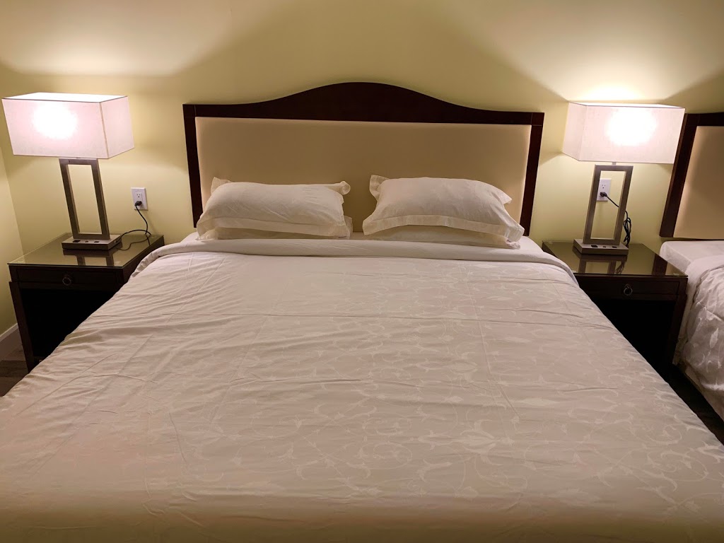 7 West Motel | 10470 Trans-Canada Hwy #7, Carleton Place, ON K7C 0C4, Canada | Phone: (613) 257-5666