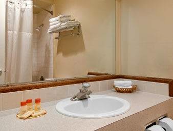 Days Inn by Wyndham Bellingham | 215 N Samish Way, Bellingham, WA 98225, USA | Phone: (360) 734-8830