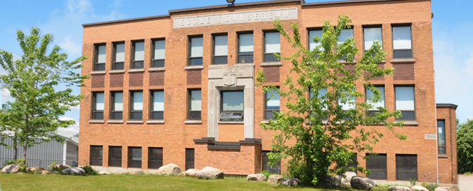 School Dansereau Et Saint-Martin | 316 Rue Principale, Grenville, QC J0V 1J0, Canada | Phone: (450) 566-3103