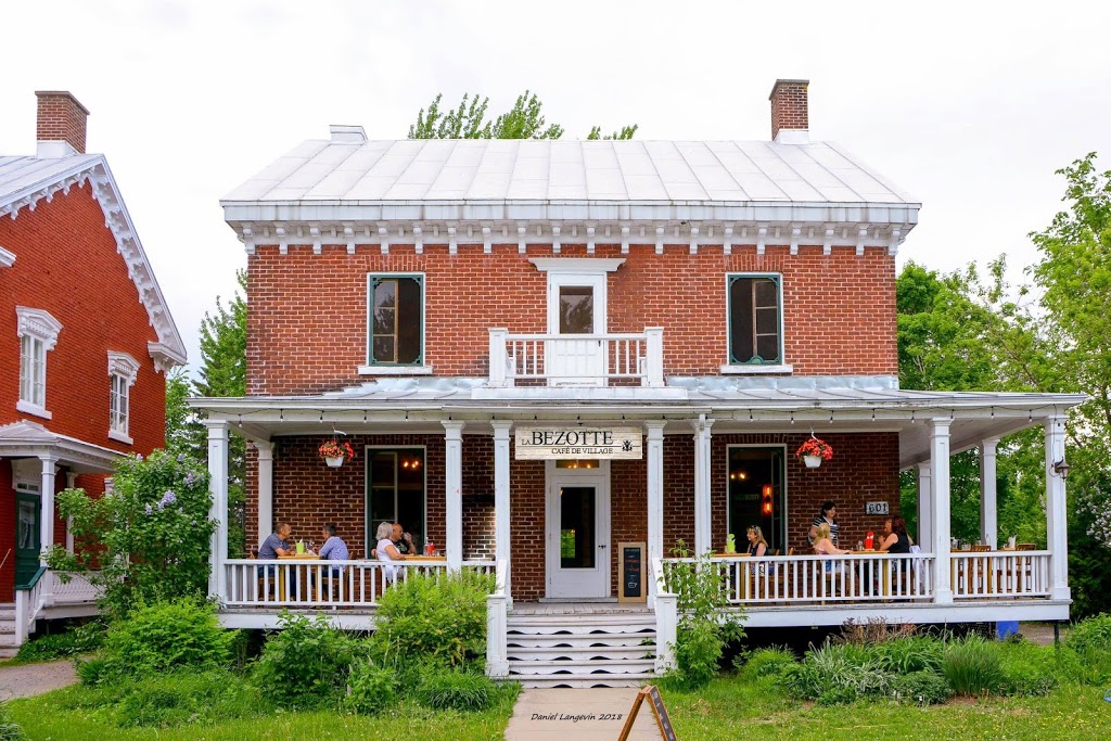 Café La Bezotte | 601 Rue Sainte Anne, Yamachiche, QC G0X 3L0, Canada | Phone: (819) 721-0118