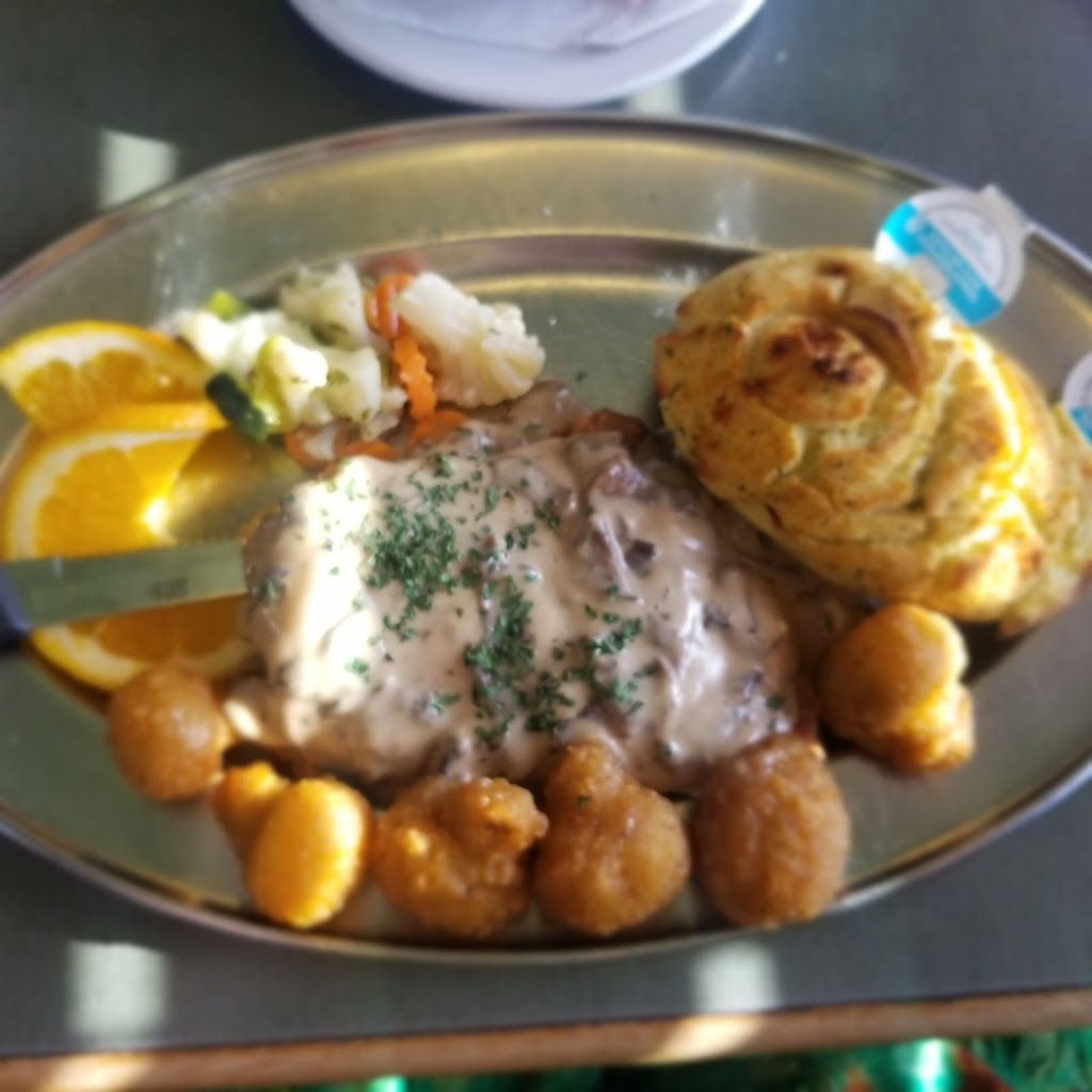 Pepper Tree Family Restaurant | 121 South Service Rd, Wynyard, SK S0A 4T0, Canada | Phone: (306) 554-3665