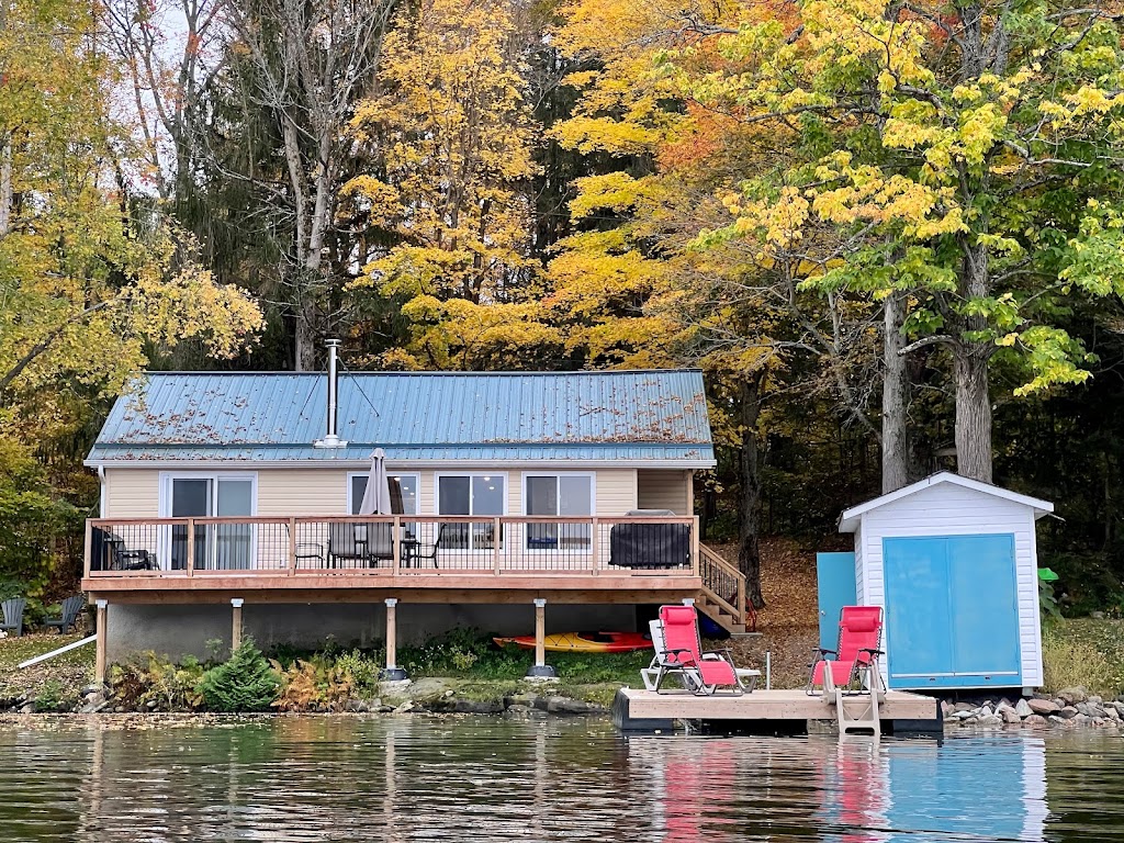 Sunflower Lakehouse | 1015 Sunflower Ln, Arden, ON K0H 1B0, Canada | Phone: (613) 200-7967