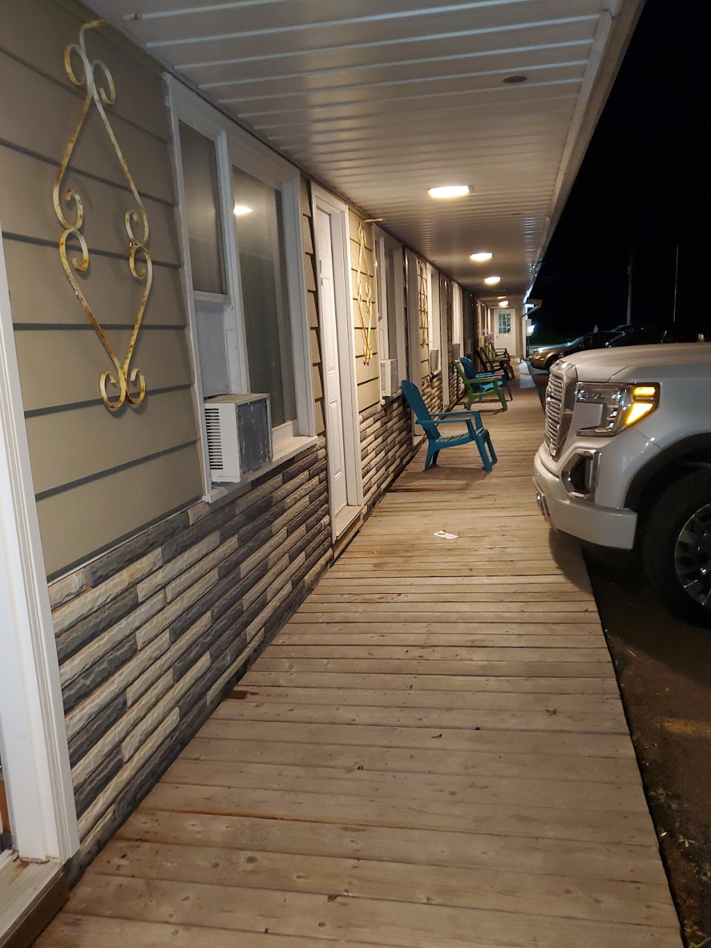 The White Horse Motel | 544 Capital Dr, Cornwall, PE C0A 1H0, Canada | Phone: (902) 566-2675