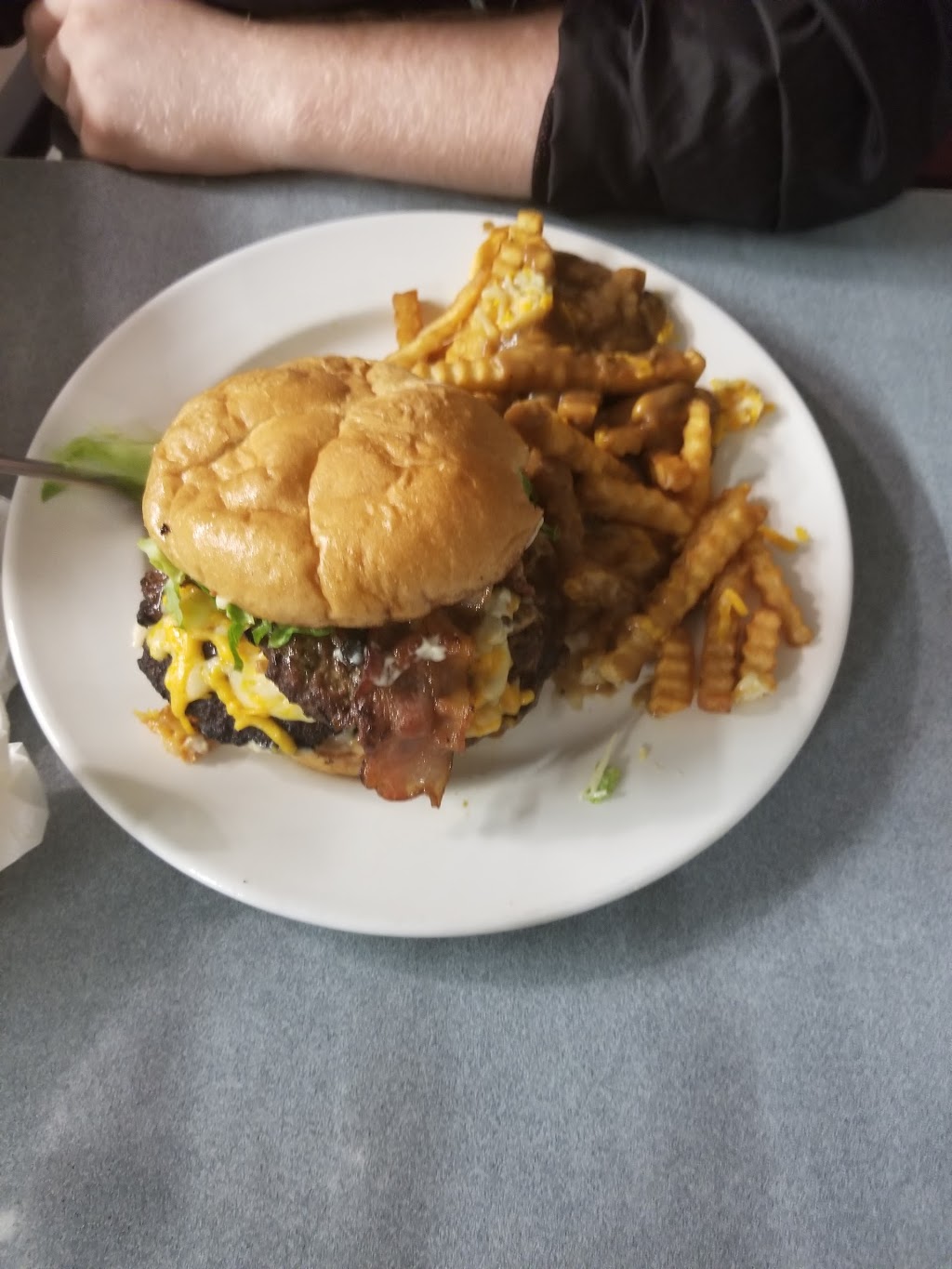 Sisters Family Restaurant | 2G0, 1920 Vernon St, Lumby, BC V0E, Canada | Phone: (250) 547-2552