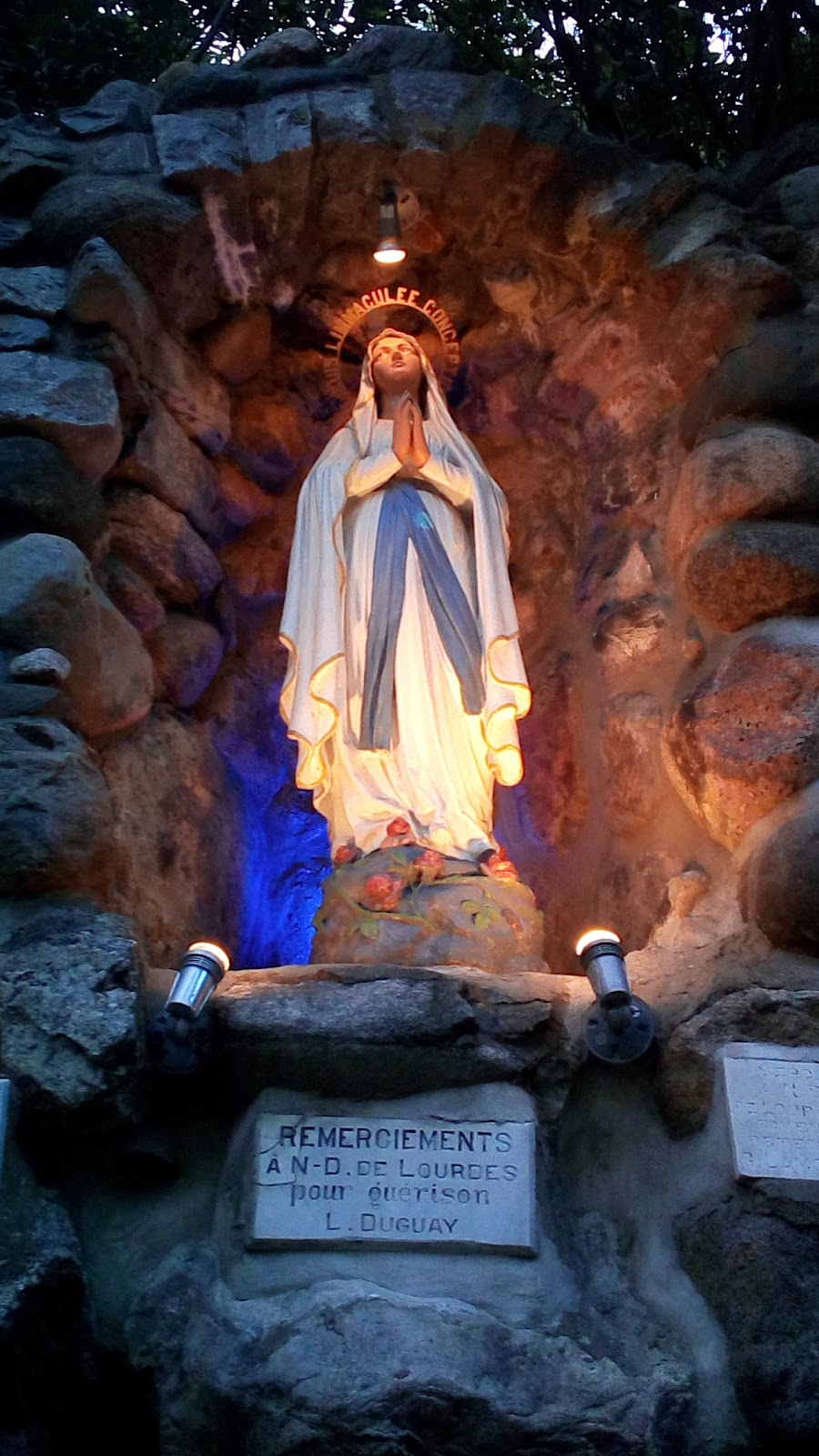 Grotte Notre Dame De Lourdes - 391 Montfort St, Vanier, ON K1L 8G8, Canada