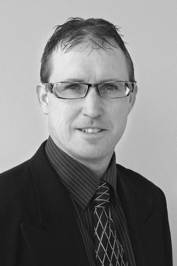 Edward Jones - Financial Advisor: Michel L Fournier | Clearspring Centre 178, MB-12 Unit 70, Steinbach, MB R5G 1T7, Canada | Phone: (204) 346-9977