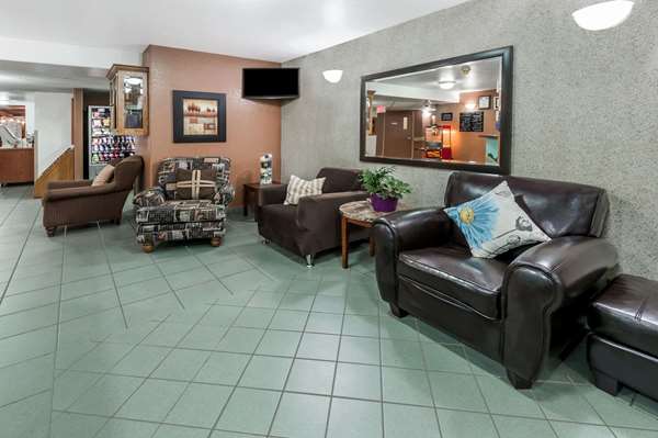 Super 8 by Wyndham Three Hills AB | 208 18 Ave N, Three Hills, AB T0M 2A0, Canada | Phone: (403) 443-8888