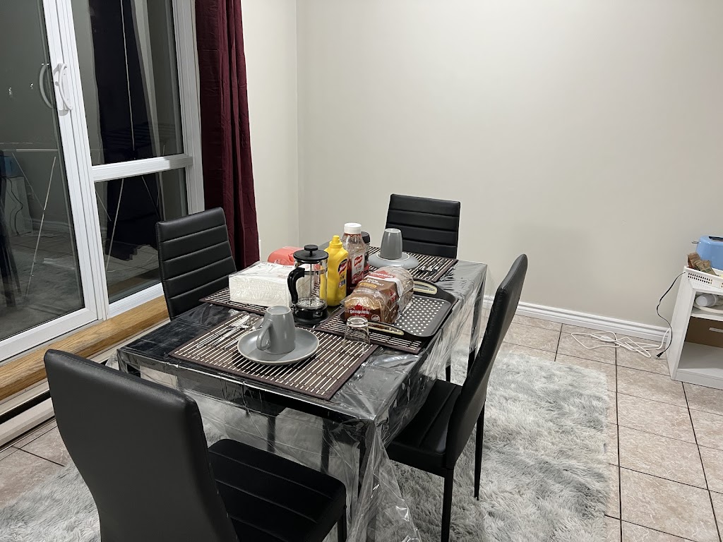 Business Room Club | 2020 Jasmine Crescent, Gloucester, ON K1J 8K5, Canada | Phone: (613) 701-2442