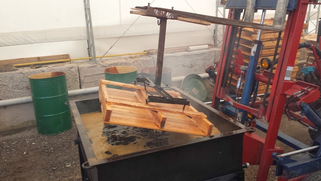 Parker-Bee Apiaries | 3591 Mountain Rd, Beamsville, ON L0R 1B2, Canada | Phone: (905) 563-7285