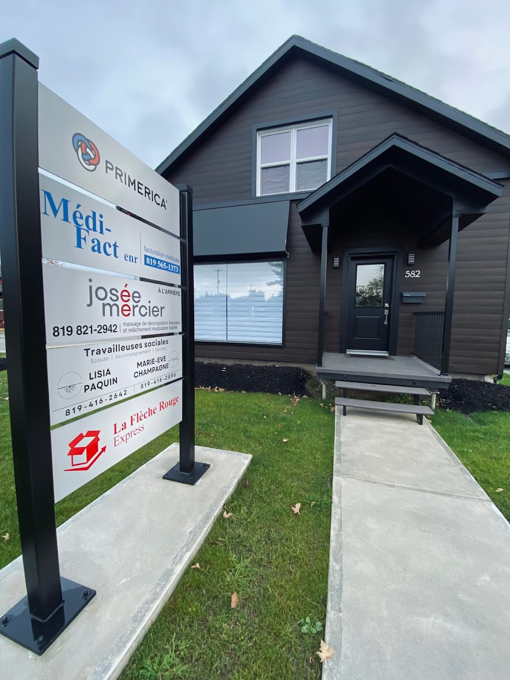 Lisia Paquin, travailleuse sociale | 582 Rue du Conseil, Sherbrooke, QC J1G 1K3, Canada | Phone: (819) 416-2642