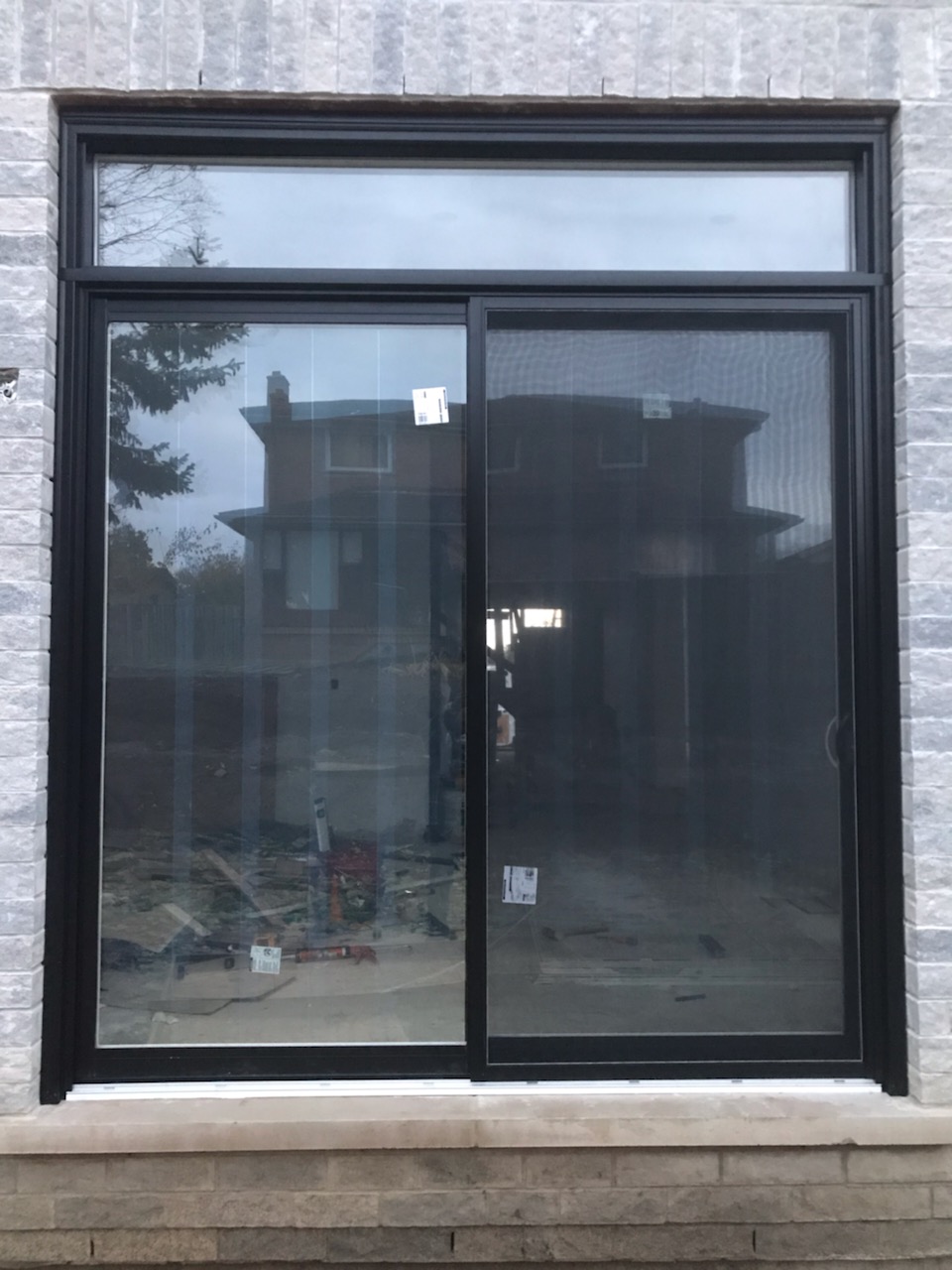 Roniz windows and doors | Gilbank Dr, Aurora, ON L4G 5G5, Canada | Phone: (647) 703-1818