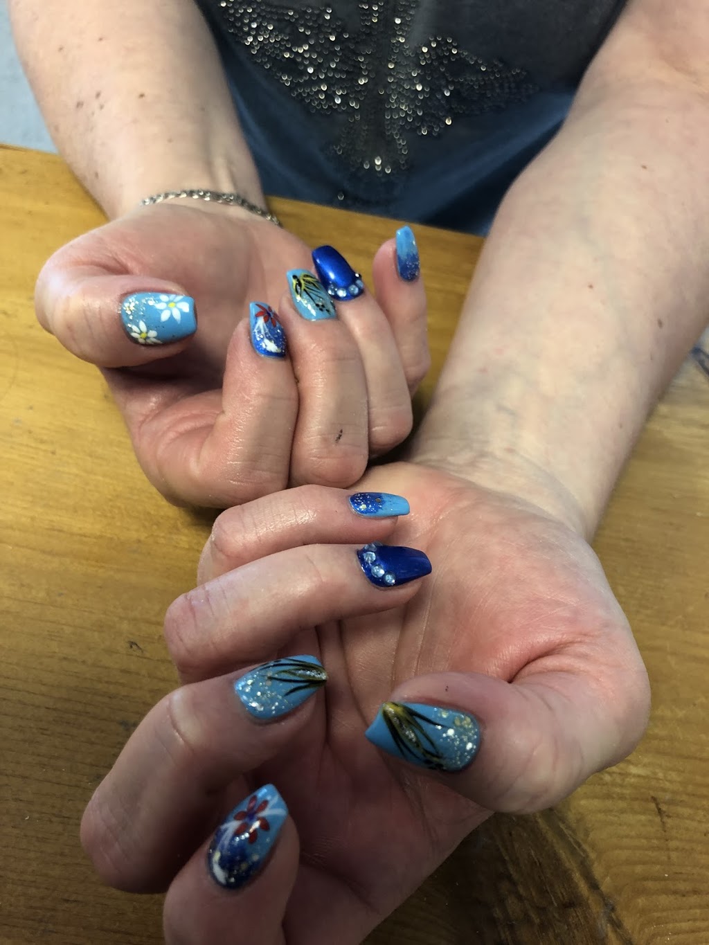 AA Nails and spa Inc. | 1235 Fairview St, Burlington, ON L7S 2H9, Canada | Phone: (905) 681-7788