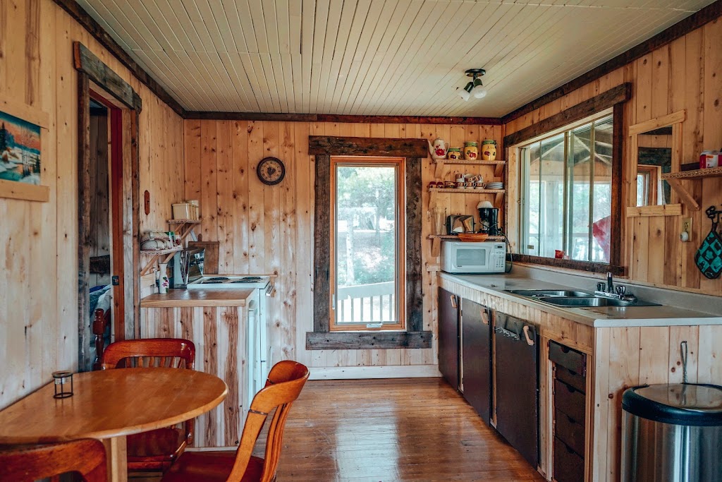 Chalets Lac Bellemare | 271 Chem. du Lac-Bellemare, Saint-Mathieu-du-Parc, QC G0X 1N0, Canada | Phone: (819) 532-1062