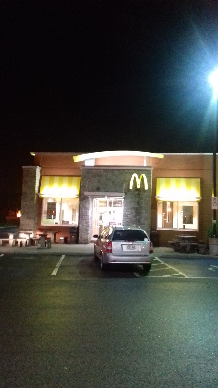 McDonalds | 8000 Avenue des Églises, Charny, QC G6X 1X4, Canada | Phone: (418) 832-2962