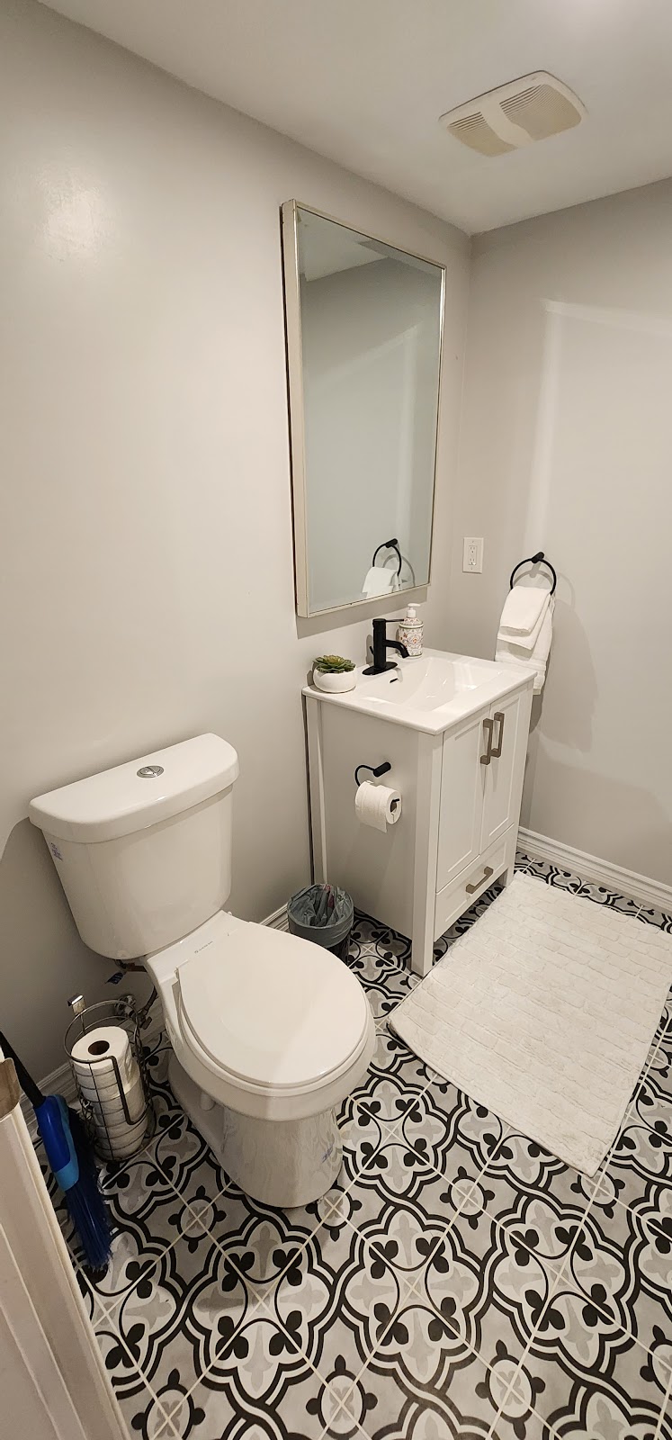 Anitas Place Cambridge AirBnB | 131 Chester Dr, Cambridge, ON N1T 0B1, Canada | Phone: (905) 719-9137