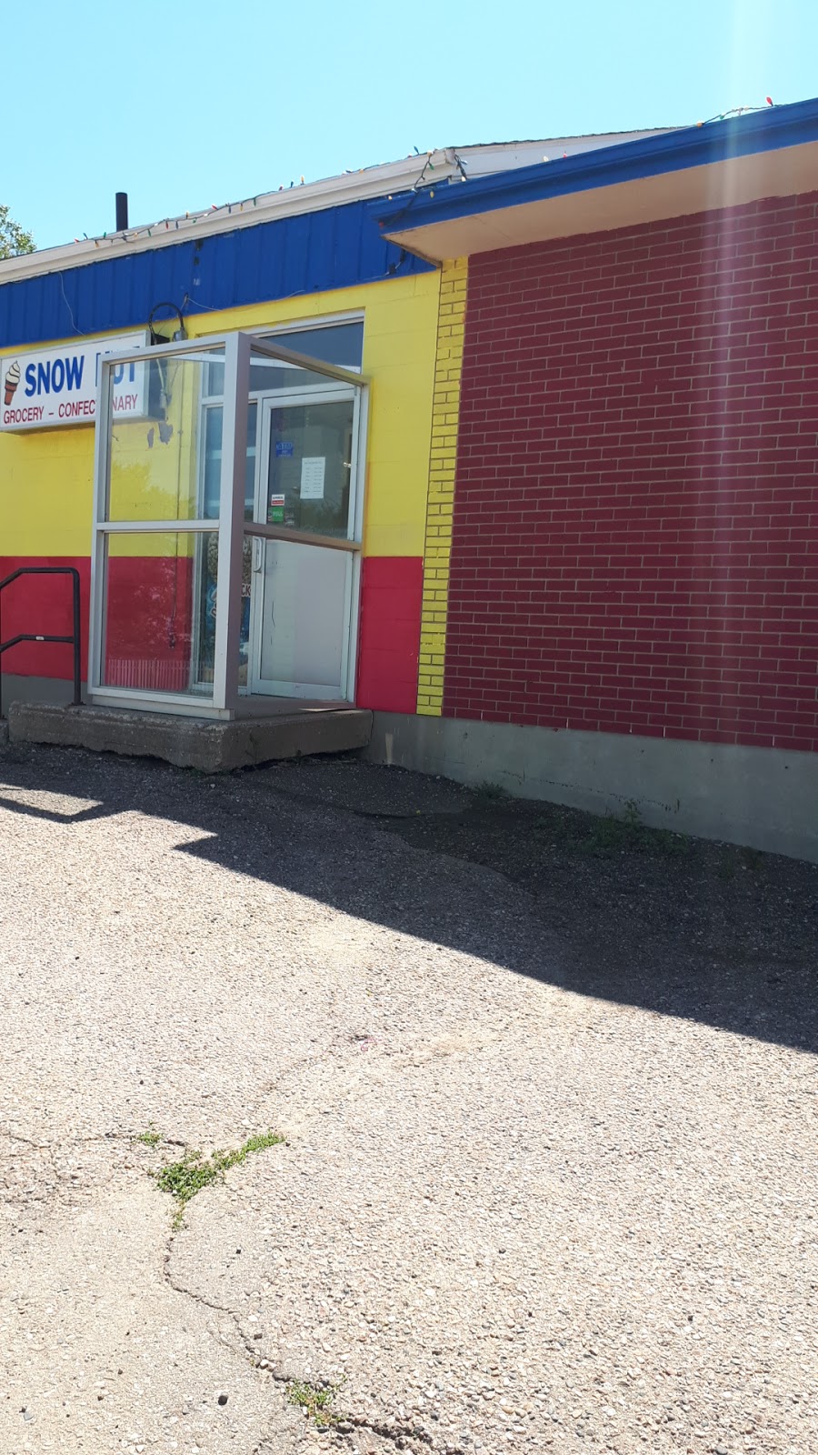 Snow Hut | 105 Home St E, Moose Jaw, SK S6H 4S2, Canada | Phone: (306) 692-1630