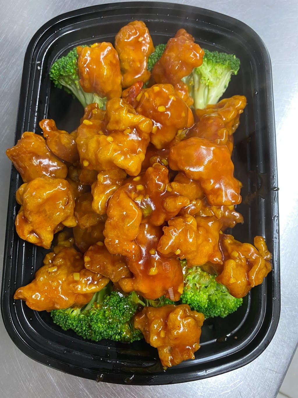 Lucky Kitchen | 120 Owen Sound St, Shelburne, ON L9V 3L3, Canada | Phone: (519) 925-1755