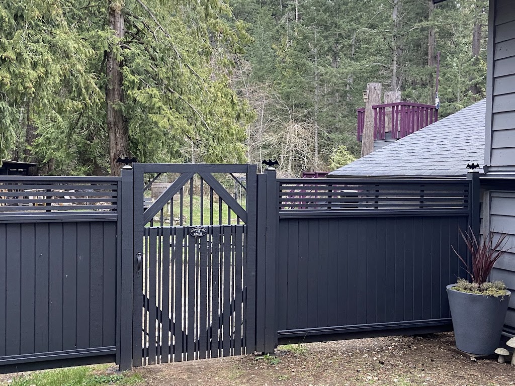 New Moon Lodge | 3782 Privateers Rd, Pender Island, BC V0N 2M2, Canada | Phone: (250) 222-7379