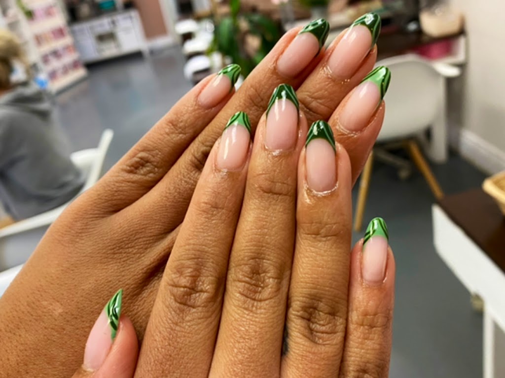 Ongles & Beauté Holly | 3325 Rue Allard, Montréal, QC H4E 2N3, Canada | Phone: (438) 820-6889