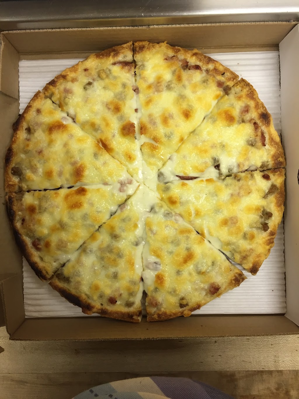 Orange Bob-Pizza and more... | 7337 Sierra Morena Blvd SW #8, Calgary, AB T3H 3V4, Canada | Phone: (403) 242-5678
