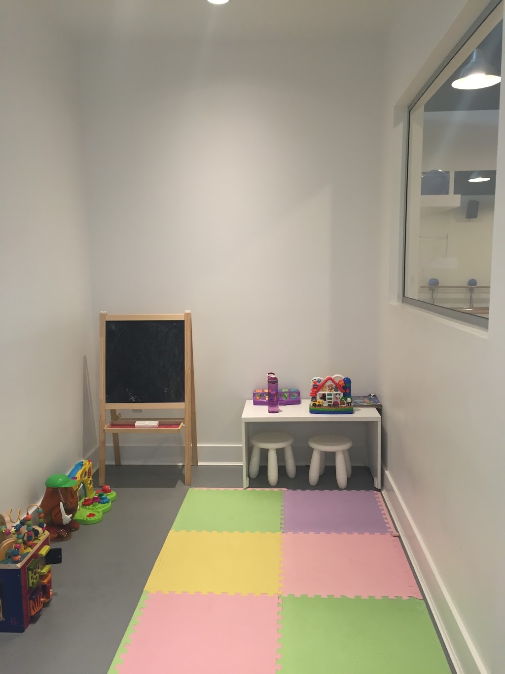 Barre Fitness Port Moody | 2744 Saint Johns Street, Port Moody, BC V3H 2B7, Canada | Phone: (604) 492-4498