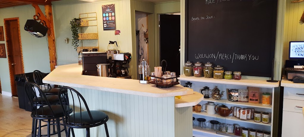 KWE Café & Auberge | 1912 Rue Principale, Pohénégamook, QC G0L 1J0, Canada | Phone: (418) 859-2706