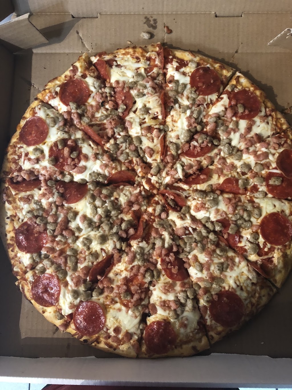 Lava Pizza & Wings | 665 Plains Rd E, Burlington, ON L7T 2E8, Canada | Phone: (905) 631-0777