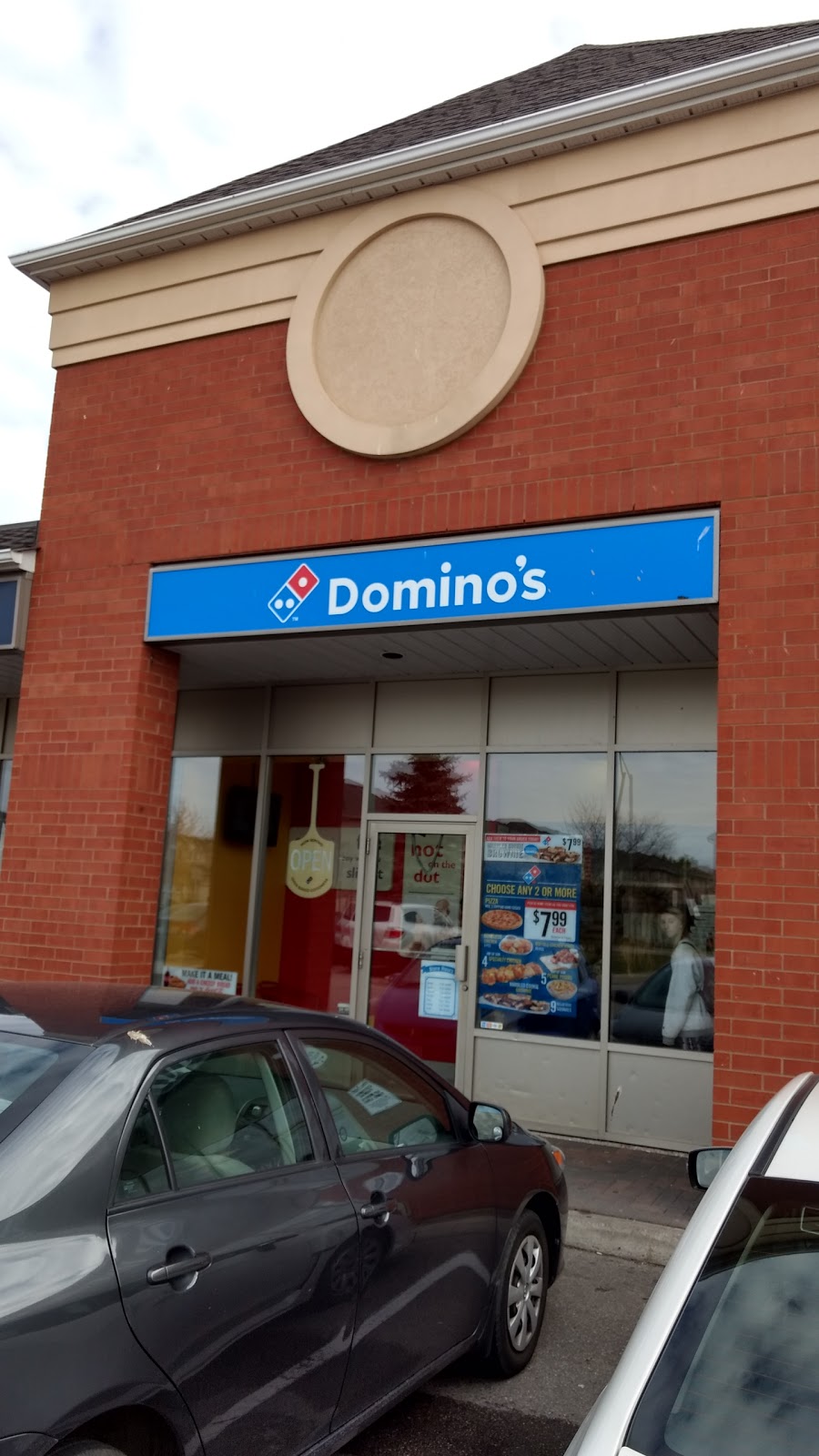 Dominos Pizza | 2690 Westoak Trails Blvd, Oakville, ON L6M 3T3, Canada | Phone: (905) 469-6004