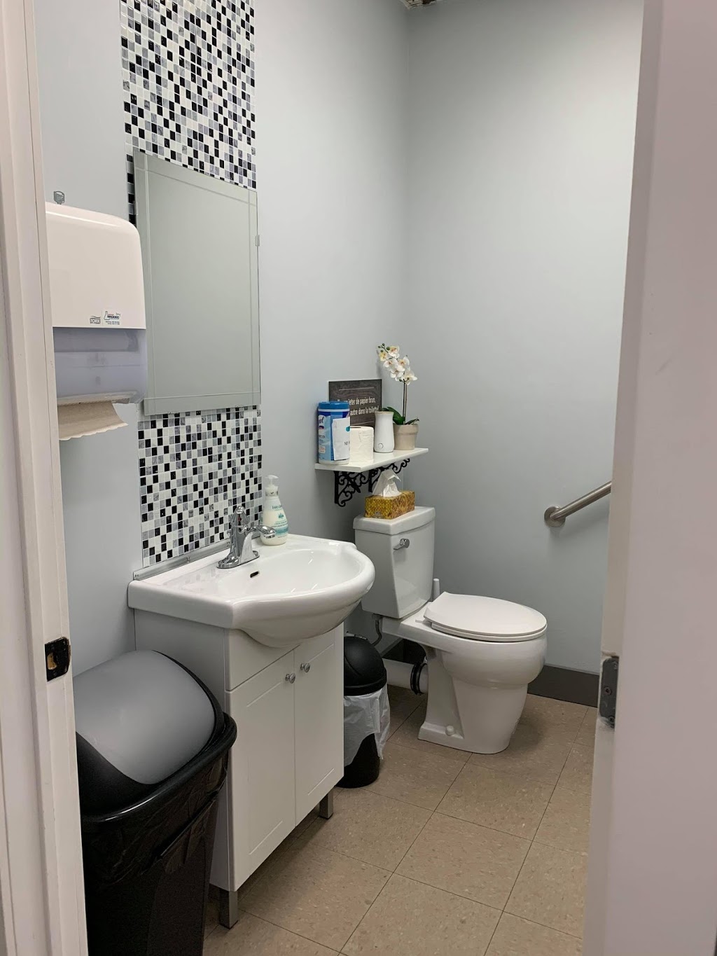 Centre de prélèvements Caroline Côté, prise de sang et autres | 400A Rte Marie-Victorin, Sorel-Tracy, QC J3R 1K7, Canada | Phone: (450) 855-7264
