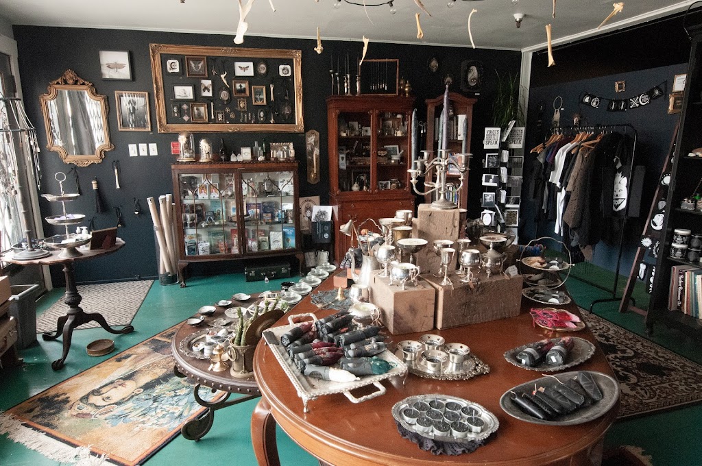 Ravens Veil | 831 Commercial Dr, Vancouver, BC V5L 3W6, Canada | Phone: (604) 251-1869