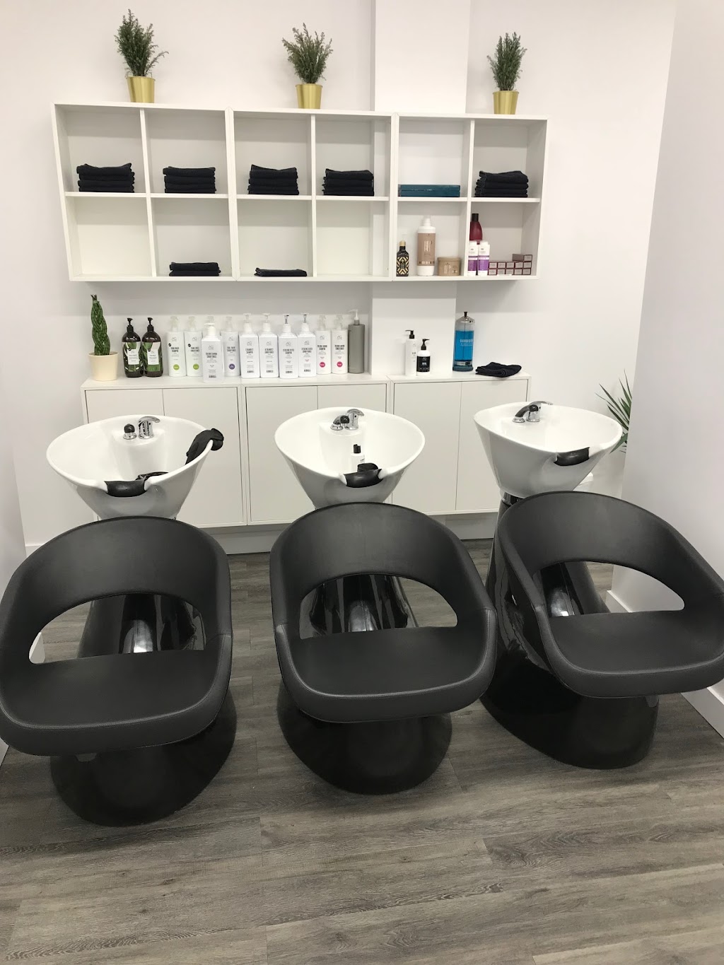 Maxwell salon & spa | 95 Bd de Gaulle, Lorraine, QC J6Z 3R8, Canada | Phone: (450) 621-1119