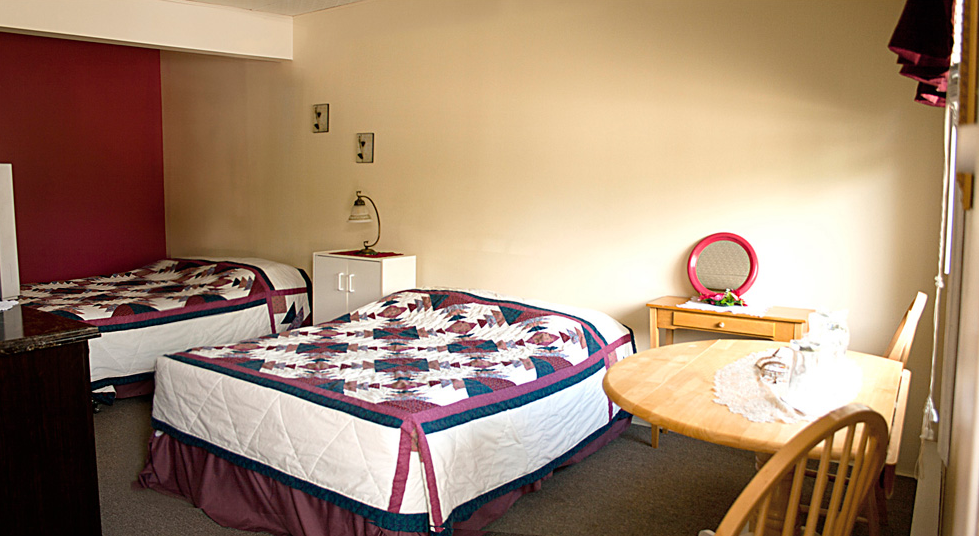 Motel De La Montagne | 1215 Chemin de la Montagne, Orford, QC J1X 6X9, Canada | Phone: (819) 868-4222